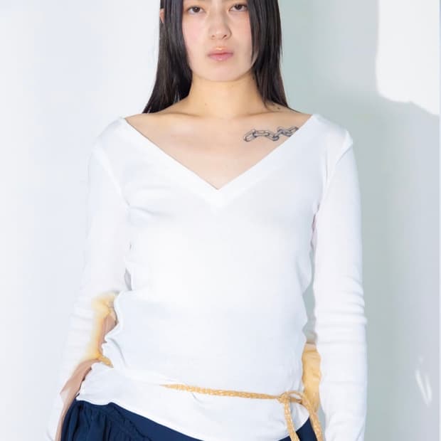 키야기 브이넥 롱슬리브 티셔츠