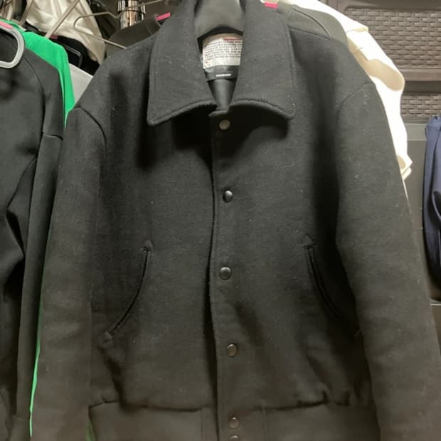 벌스데이수트 울 바시티 자켓 m 판매합니다