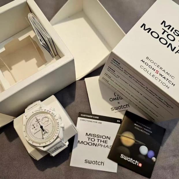 스와치 x 오메가 x 스누피 바이오세라믹 문스와치 미션 투 더 문페이스
