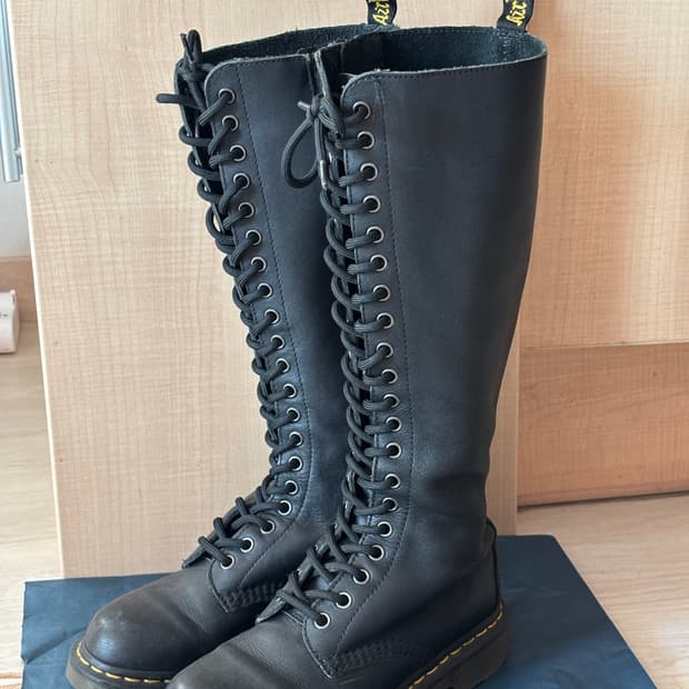 uk3) 닥터마틴 1B60 20홀