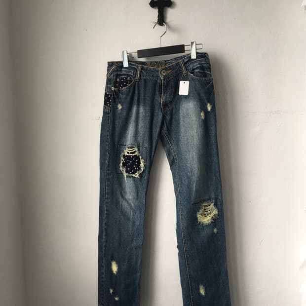 Damage dot patch point denim pants