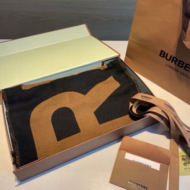 버버리숙녀 리버서블 스카프
