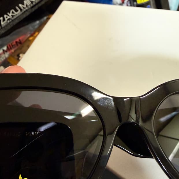 셀린느 선글라스 cl40282u 01a