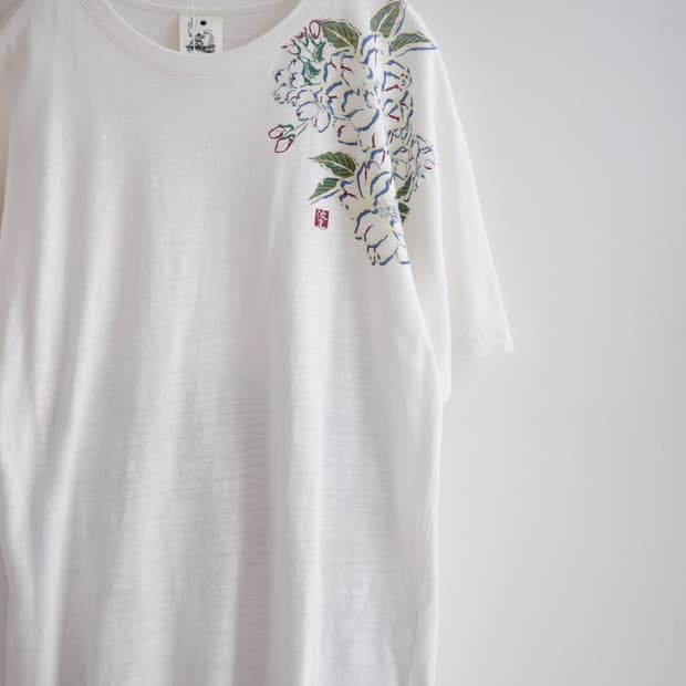 Botanical artwork shoulder graphic tee