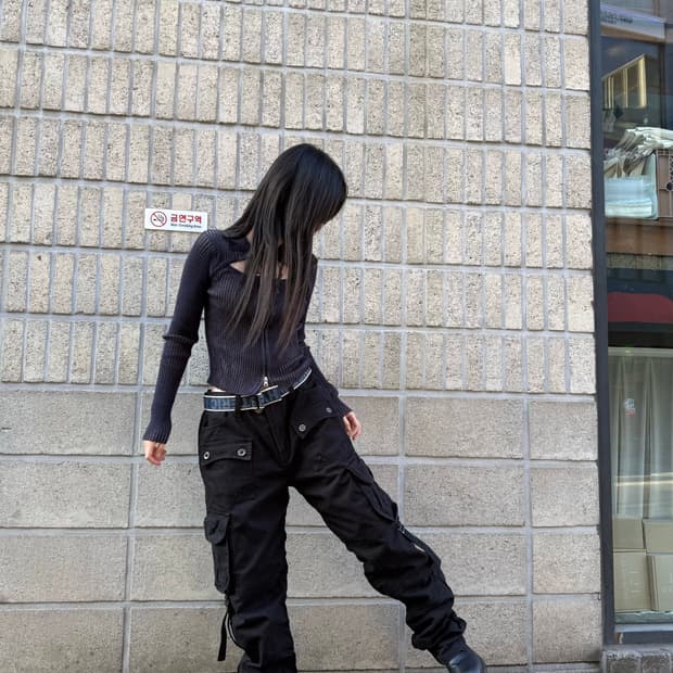 아웃포켓 디테일 블랙 카고팬츠