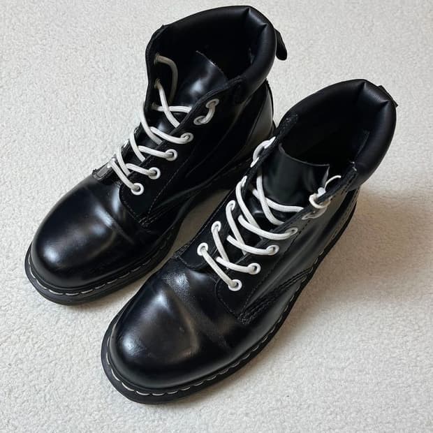 닥터마틴 939 화이트 스트랩 미들 워커 A1840