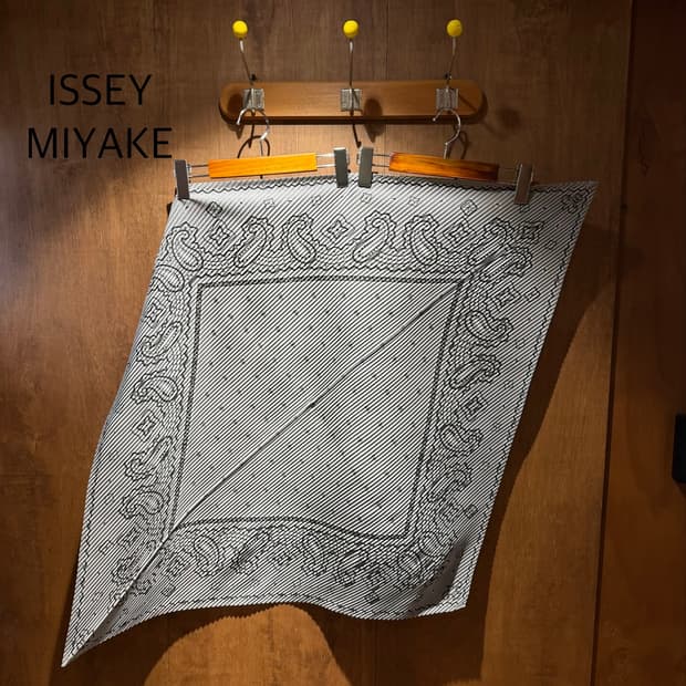 ISSEY MIYAKE 이세이미야케 플리츠 스카프 숄