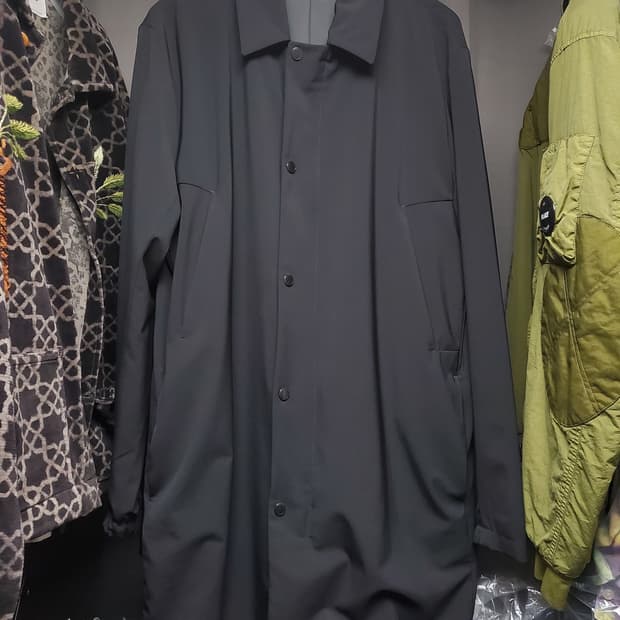 띠어리 남성 블랙 쉘코트 