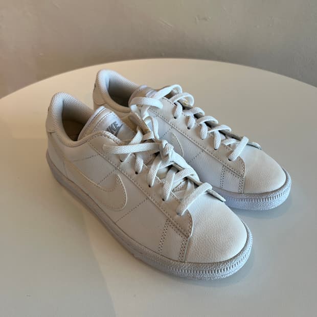 [235] 나이키 카프리 3 로우 LTR GS '화이트/블랙' (5799