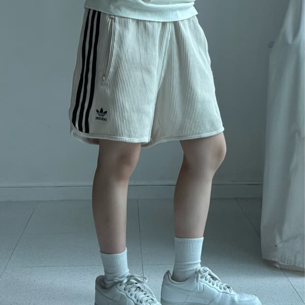 아디다스 아이보리 와플 반바지