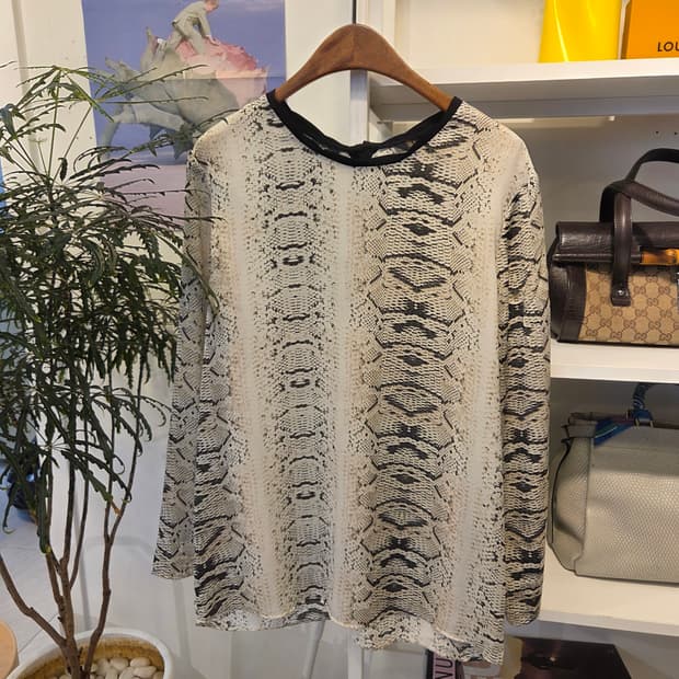 자라 파이톤 프린트 블라우스