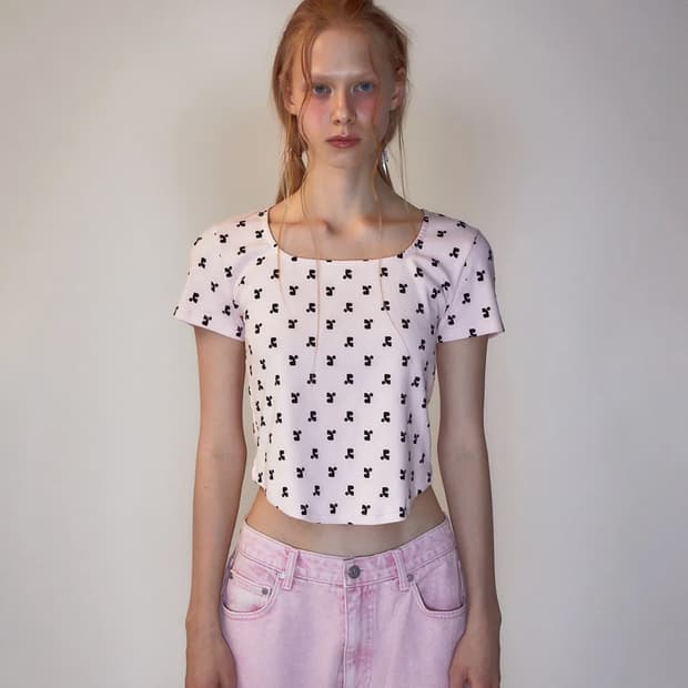 레스트앤레크레이션 로고패턴 스퀘어넥 크롭티