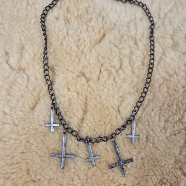 핫토픽 역십자가 체인 목걸이