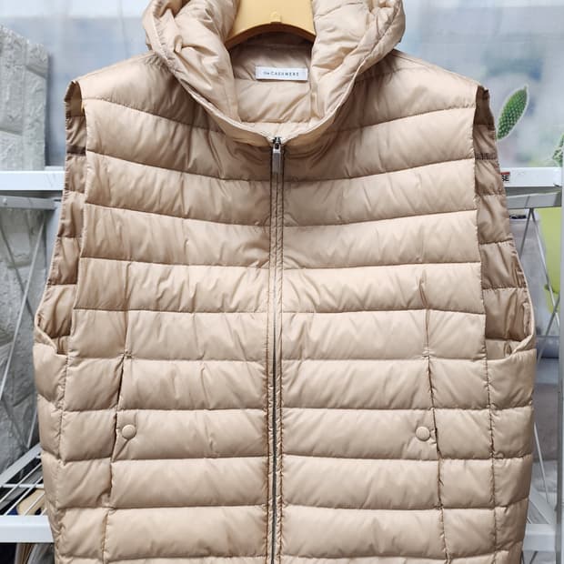 더캐시미어 25FW 여성조끼 후드 경량 구스다운 베스트 프리 AD45