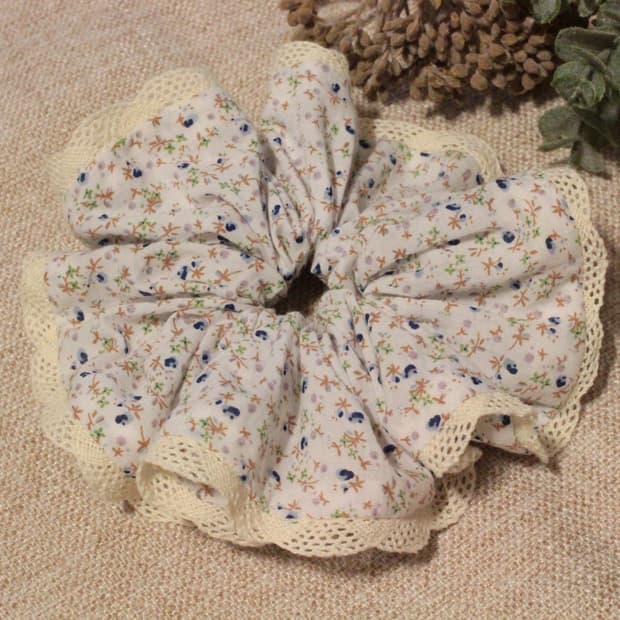 핸드메이드 블루 잔꽃 레이스 스크런치