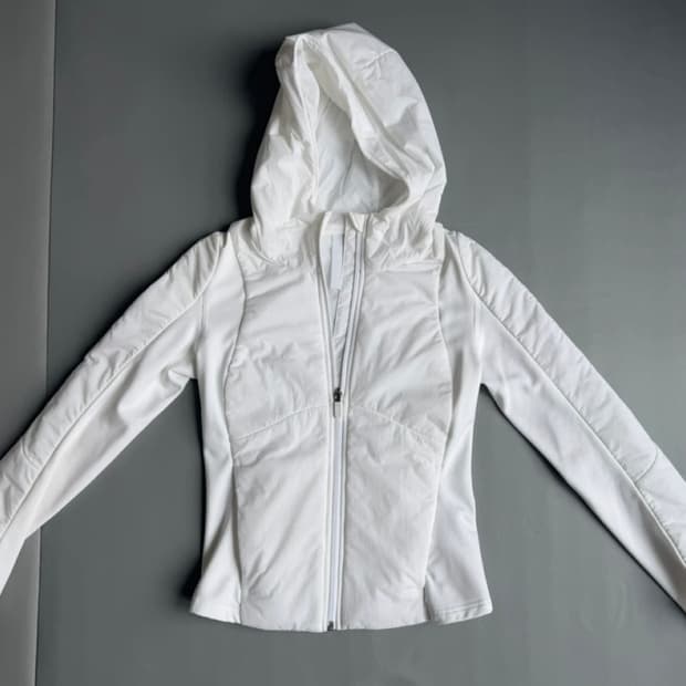 룰루레몬 화이트 후드 집업 자켓
