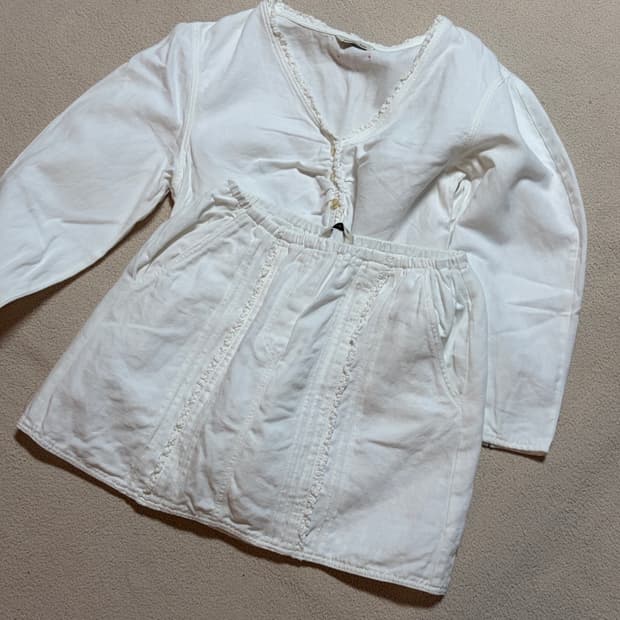 Overdue Flair 흰색 상의+스커트 세트 (착용샷 있음)