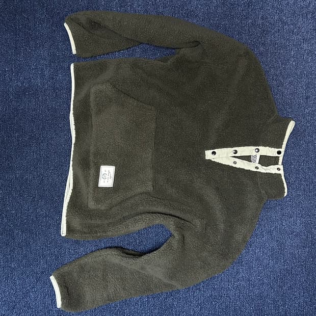 친칠라 카키 컬러