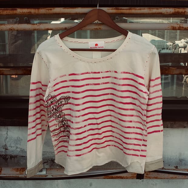 {𝑟𝑒𝑚𝑎𝑘𝑒} JP vintage red stripe t