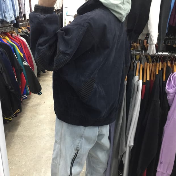 네이비 핀턱 디테일 자켓