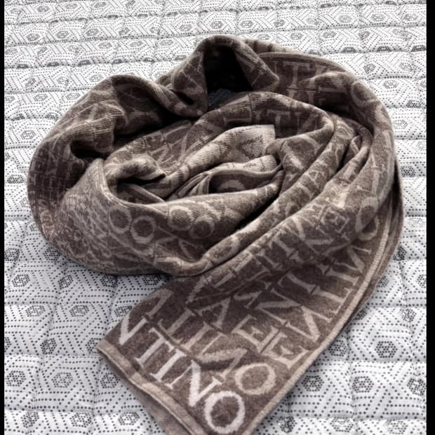 발렌티노 로고 머플러