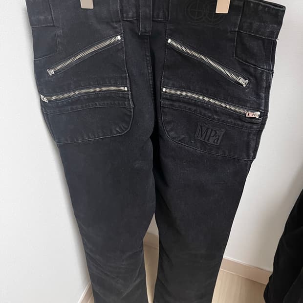 MPa SPLIT POCKET PANTS (BLACK)
