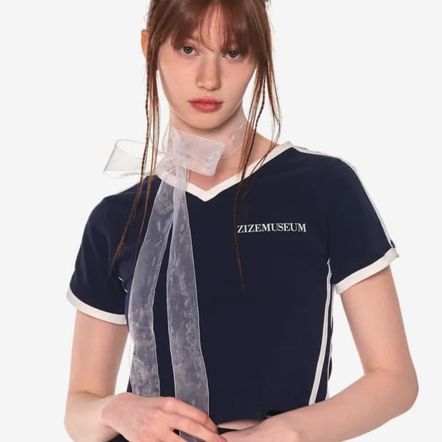 지제뮤지엄 반팔 V LINE SPORTY T-SHIRTS (NAVY)