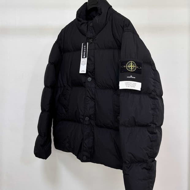 스톤아일랜드 23fw 크링클랩스 패딩 XL삽니다