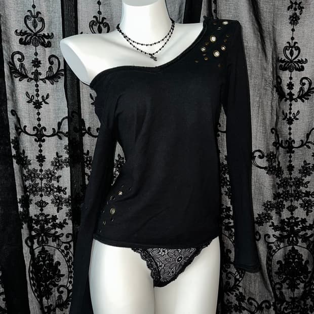 Rock chic semi-off shoulder long-sleeve