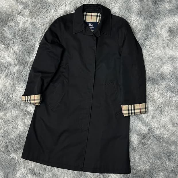 버버리 여성 블랙 트렌치코트 