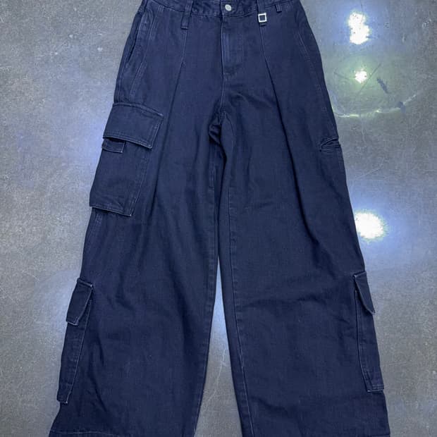 우스퀘어 핀턱 멀티카고 와이드핏 데님팬츠 블랙 30