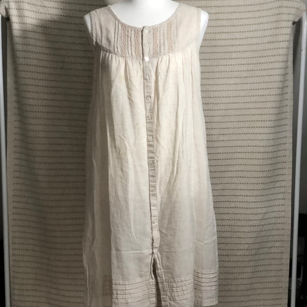 빈티지 베이지 린넨 미디엄 기장 원피스