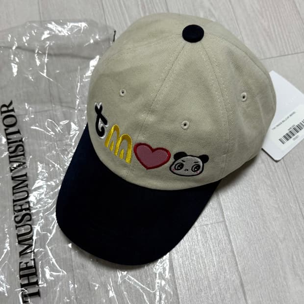 더뮤지엄비지터 판다 볼캡