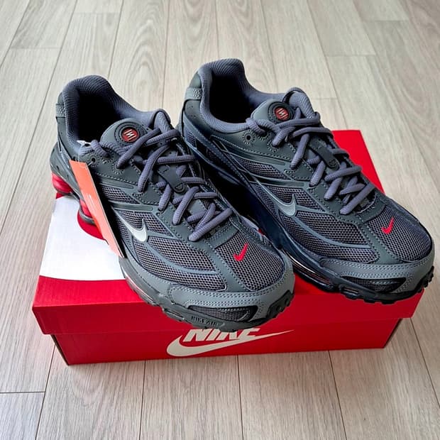 (255/US7.5)(새상품)나이키 샥스 라이드 2 레드 스모크 그레이