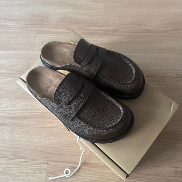 hender scheme 핸더스킴 모건 뮬 브라운 260