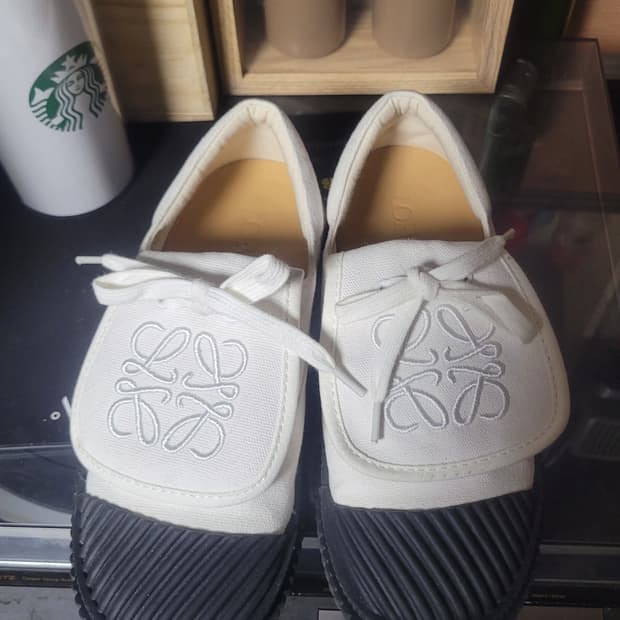 로에베 스니커즈