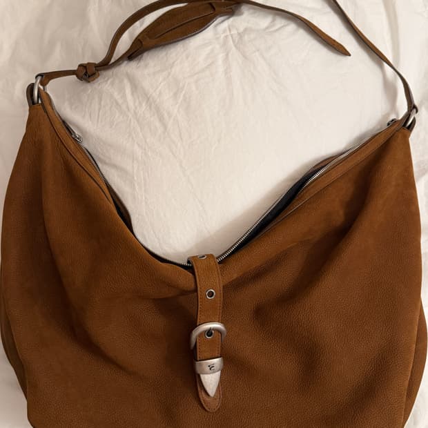 BELTED HOBO_chestnut nubuck
