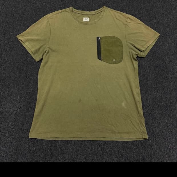 CP 컴퍼니 카키 반팔