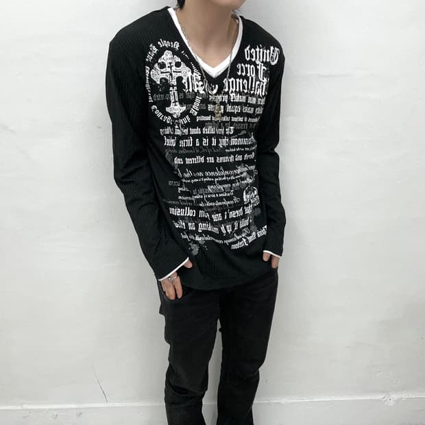 Punk lettering necklace long sleeve