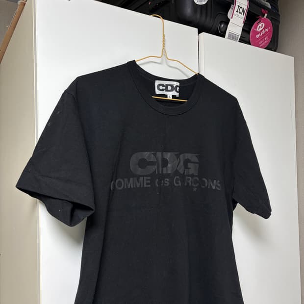 CDG 블랙 로고 반팔티