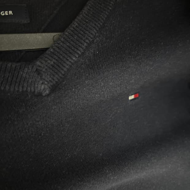 타미힐피거 브이넥 니트 xs