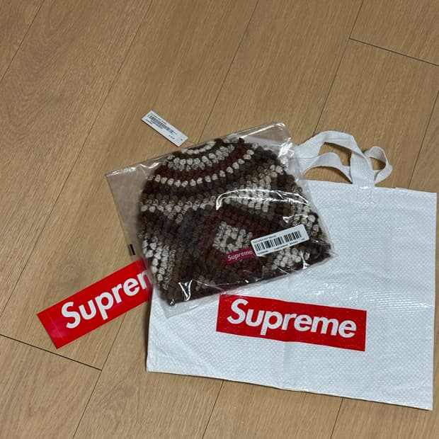 슈프림 25fw 텍스쳐드 니트 비니 브라운