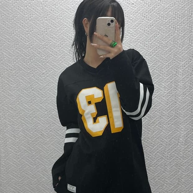 비바스튜디오 레트로 스포티 넘버 져지 롱슬리브 M C08305