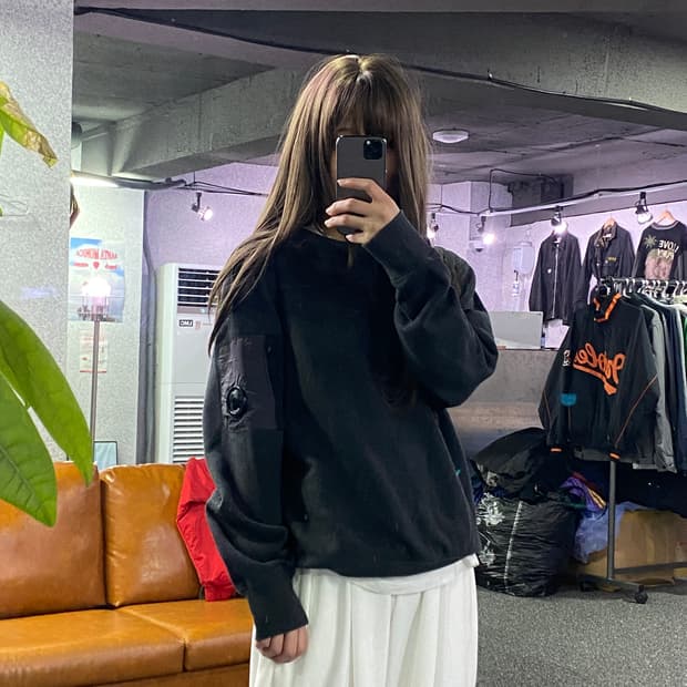 C.P company 스몰로고 데일리 맨투맨 B2553