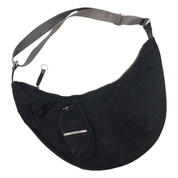 디젤 아카이브 하프문 숄더백