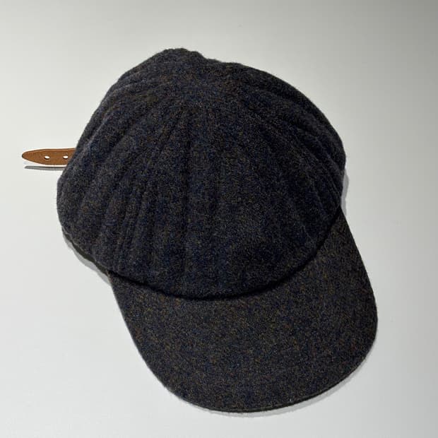 나인테일러 울 레더 퀼트 캡