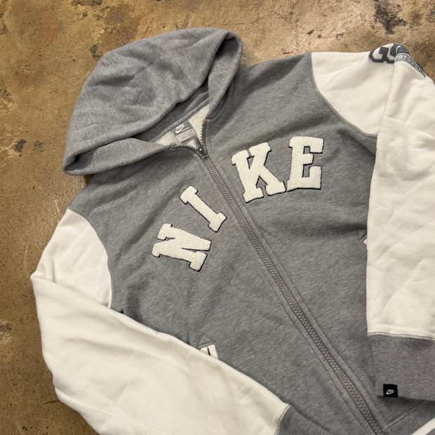 나이키 그레이 화이트 배색 바시티 st 후드집업