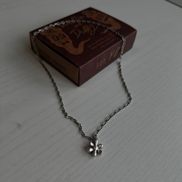 윌리앤더피 플라워 팬던트 실버 목걸이