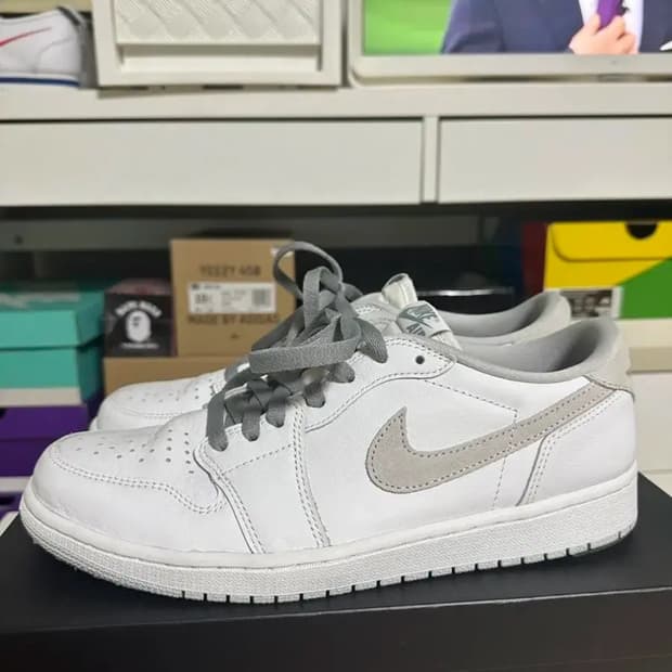 조던1로우 뉴트럴그레이 285 급처