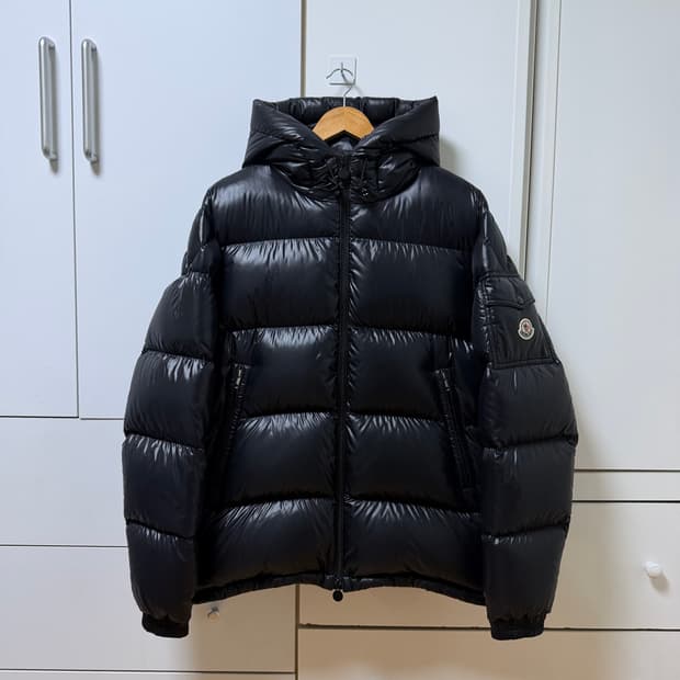 몽클레어 에크린스 유광 후드 숏패딩
5사이즈 